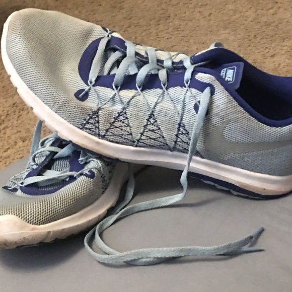 Used Girls Nike Running Shoe - Picture 1 of 5